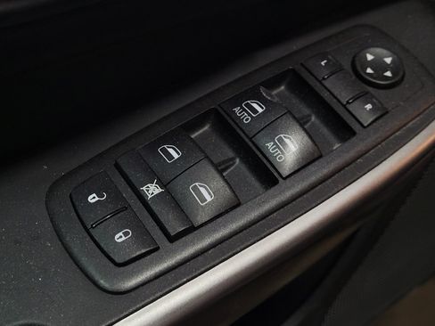 Used 2021 Jeep Cherokee Limited image 27