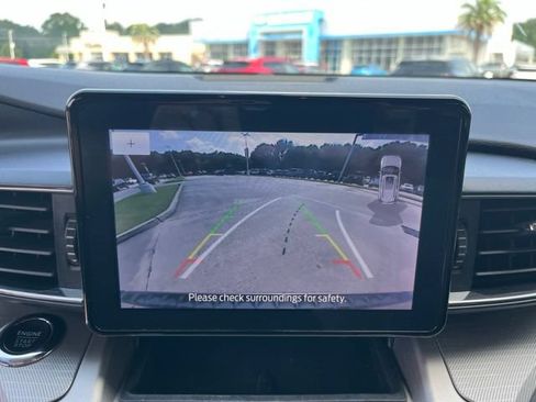 Used 2022 Ford Explorer XLT w/ Equipment Group 202A RWD image 24