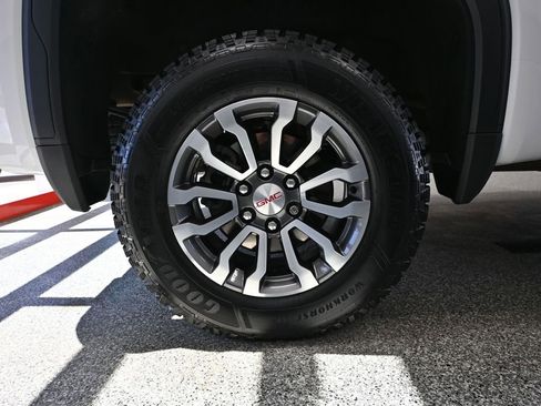 Used 2021 GMC Sierra 1500 AT4 w/ AT4 Premium Package AWD/4WD image 20
