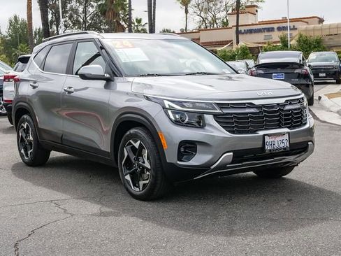 Used 2024 Kia Seltos EX FWD image 3