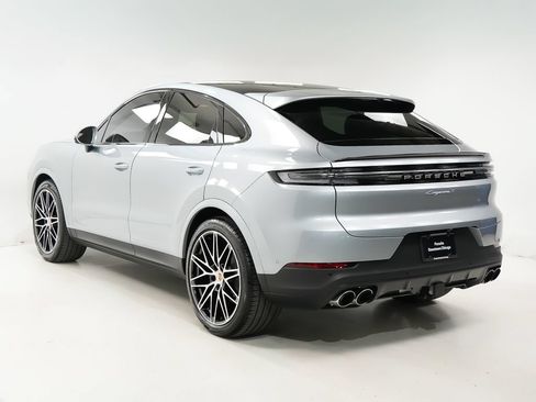Used 2026 Porsche Cayenne S AWD/4WD image 3
