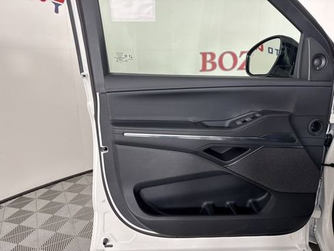 New 2025 Lincoln Navigator Reserve w/ Jet Appearance Package image 16