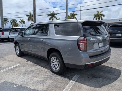 Used 2022 Chevrolet Suburban LT w/ Luxury Package image 5