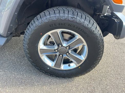 Used 2020 Jeep Wrangler Unlimited Sahara AWD/4WD image 24