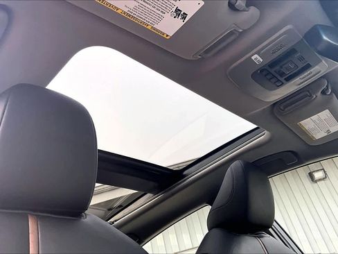 Used 2018 Toyota Camry XLE image 13