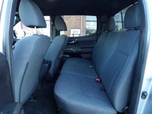 Used 2019 Toyota Tacoma TRD Sport image 11