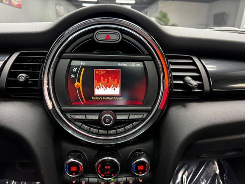 Used 2019 MINI Cooper 4-Door Hardtop w/ Premium Package image 22