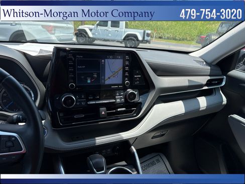 Used 2022 Toyota Highlander XLE AWD/4WD image 25