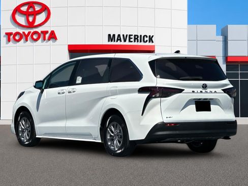 New 2026 Toyota Sienna LE FWD image 3