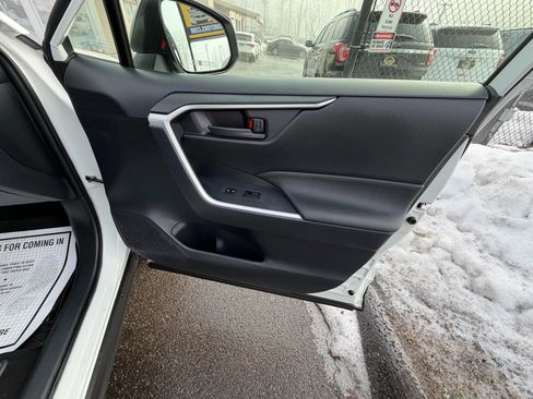 Used 2019 Toyota RAV4 LE image 14