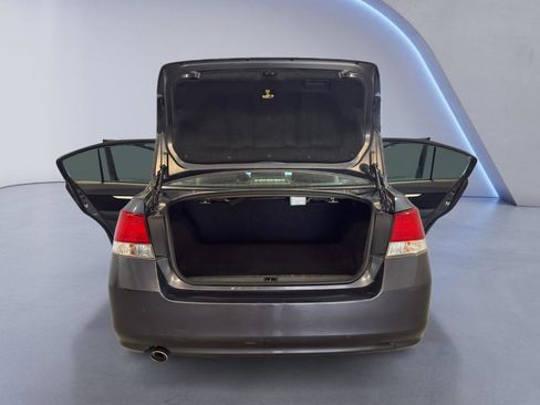 Used 2010 Subaru Legacy 2.5i Premium AWD/4WD image 11