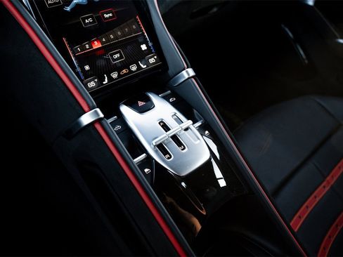 Used 2024 Ferrari Roma Spider image 26