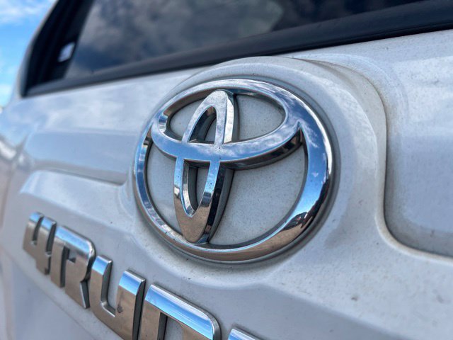 Used 2018 Toyota 4Runner SR5 AWD/4WD image 8