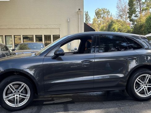 Used 2018 Porsche Macan AWD/4WD image 5
