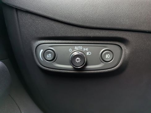 Used 2023 Chevrolet Equinox Premier image 24