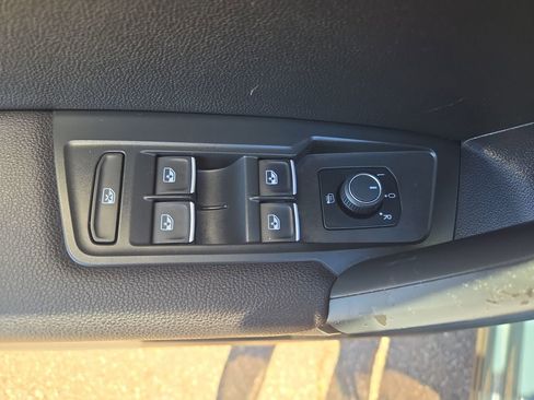 Used 2019 Volkswagen Tiguan SE FWD image 27