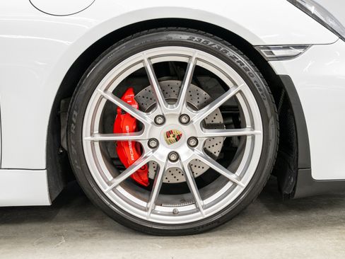 Used 2016 Porsche Boxster Spyder RWD image 41