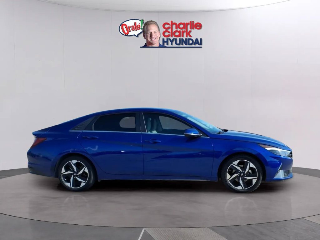 Used 2023 Hyundai Elantra Limited FWD image 7