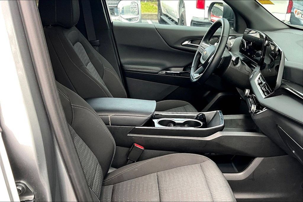 Used 2025 Chevrolet Equinox LT AWD/4WD image 27