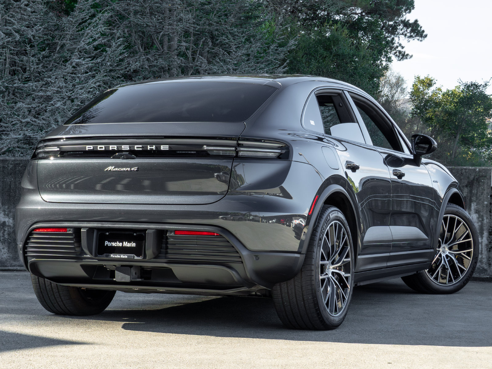 Certified 2025 Porsche Macan 4 Electric AWD/4WD image 11