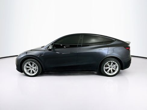 Used 2024 Tesla Model Y Long Range AWD/4WD image 4