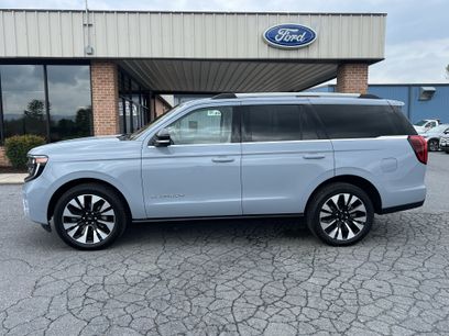 Used 2025 Ford Expedition Platinum w/ Driver's Package