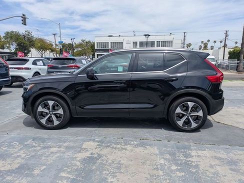 Certified 2025 Volvo XC40 B5 Plus AWD/4WD image 6