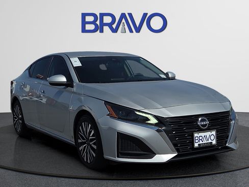 Used 2023 Nissan Altima 2.5 SV FWD image 6
