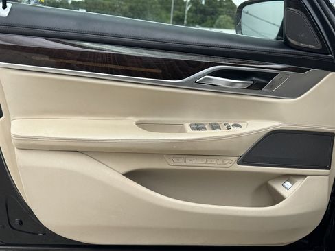 Used 2019 BMW 750i RWD image 13