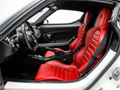 Used 2015 Alfa Romeo 4C Coupe w/ Leather Interior Group RWD image 34