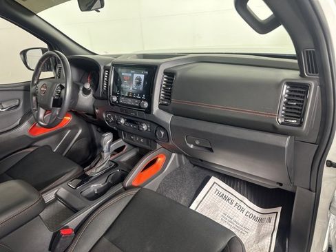 Used 2022 Nissan Frontier PRO-4X w/ Technology Package image 15