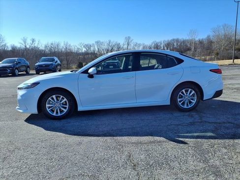Used 2025 Toyota Camry LE image 28