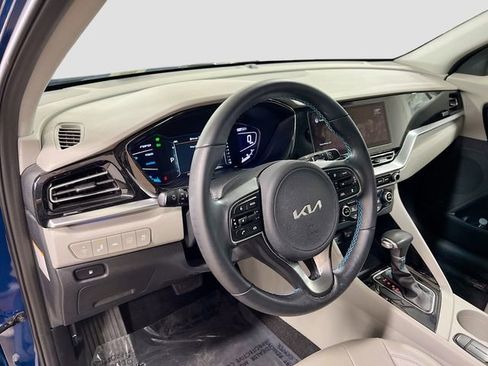 Used 2022 Kia Niro Touring Special Edition image 9
