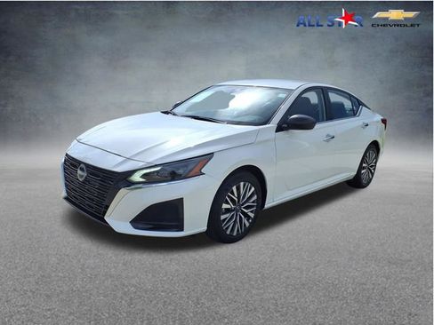 Used 2025 Nissan Altima 2.5 SV FWD image 1