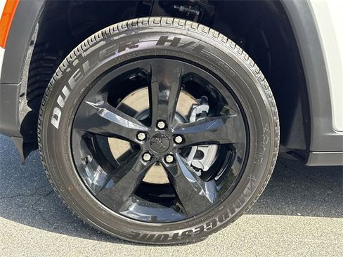 New 2025 Jeep Grand Cherokee L Altitude image 16