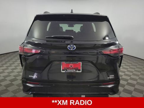 Used 2024 Toyota Sienna XSE FWD image 7