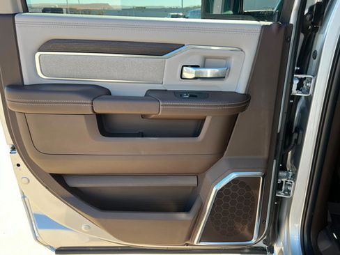 New 2026 RAM 2500 Laramie AWD/4WD image 18