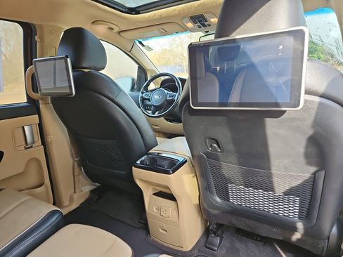 Used 2020 Kia Sedona SX image 18