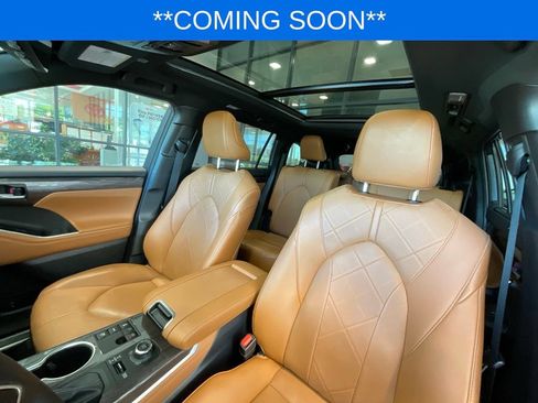 Used 2023 Toyota Highlander Platinum AWD/4WD image 9
