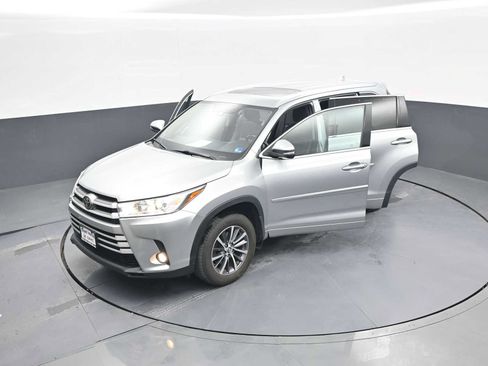 Used 2017 Toyota Highlander XLE AWD/4WD image 48