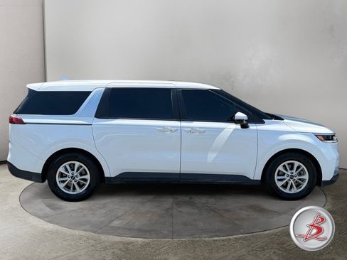 Used 2022 Kia Carnival LX FWD image 8