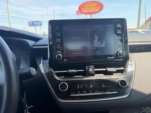 Used 2021 Toyota Corolla LE image 17