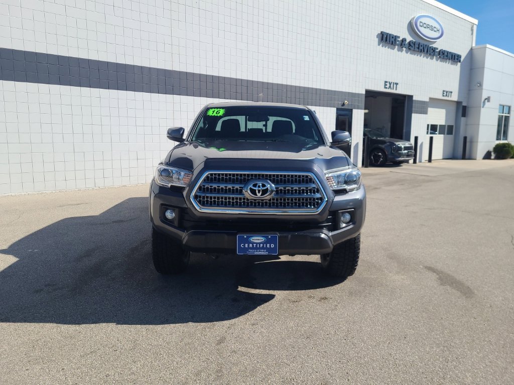 Used 2016 Toyota Tacoma TRD Off-Road w/ Premium & Technology Package RWD image 9