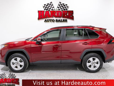Used 2021 Toyota RAV4 XLE w/ Convenience Package FWD image 1