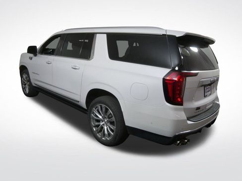 Used 2023 GMC Yukon XL Denali w/ Denali Reserve Package AWD/4WD image 8