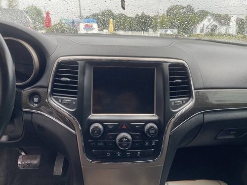Used 2014 Jeep Grand Cherokee Overland w/ Advanced Technology Group AWD/4WD image 18