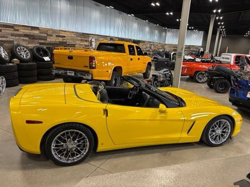 Used 2006 Chevrolet Corvette Convertible w/ Preferred Equipment Group RWD image 12