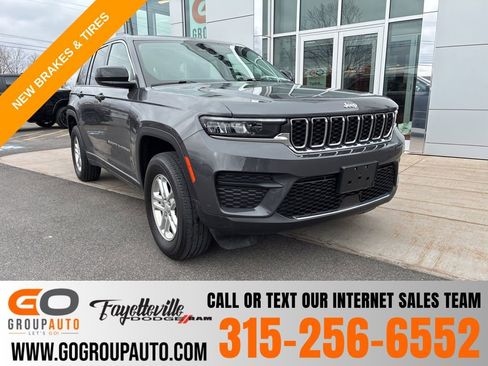 Used 2023 Jeep Grand Cherokee Laredo AWD/4WD image 1