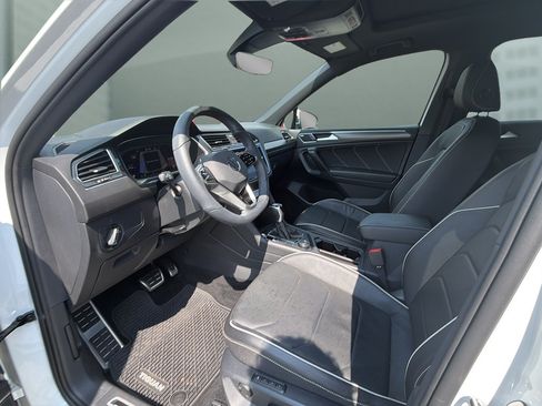 Used 2022 Volkswagen Tiguan SEL R-Line AWD/4WD image 9