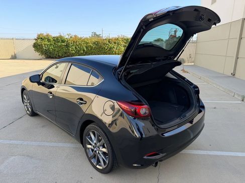 Used 2018 MAZDA MAZDA3 Grand Touring FWD image 16